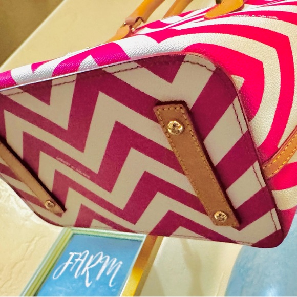 Dooney & Bourke Pink Chevron Greta Satchel two-way bag - EUC comes w Dust Bag - Picture 8 of 16